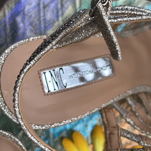 🌺 INC International Concepts Gawdie Open Toe Ankle Strap Sandals Wmn. Sz. 8.5M - Picture 15 of 16